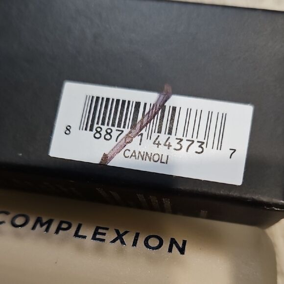 Avon Cashmere Complexion Foundation - Cannoli - Picture 2 of 2